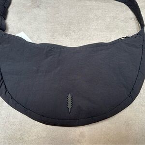 Thacker Sling Bag in Black